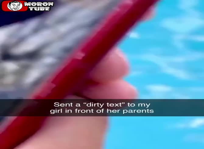 Video :In front of his parents, send his girlfriend a lewd SMS